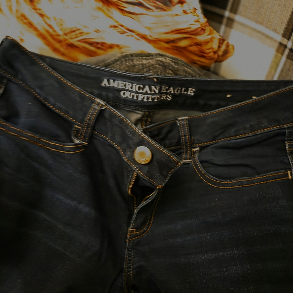 American Eagle Outfitters Light Blue and Dark Blue Jeans - Picture 4 of 4